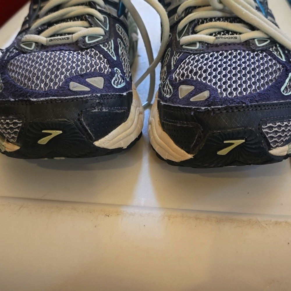 Brooks Navy and White Athletic Shoes Ariel 14 - Picture 5 of 6